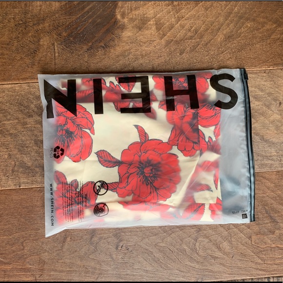 *NEW* Shein Floral button up blouse. - Picture 10 of 11